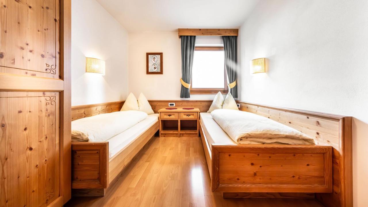 Apartments Chalet Maria บาเดีย ภายนอก รูปภาพ